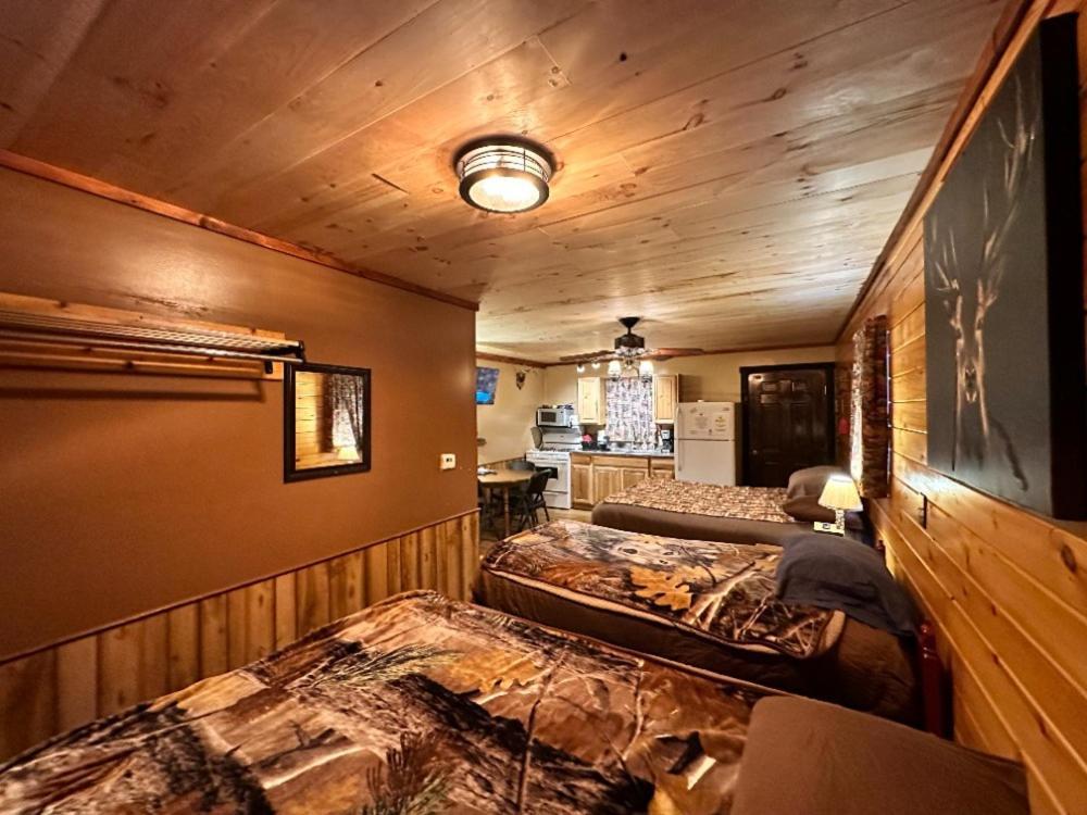 Best Bear Lodge & Campground Irons Екстер'єр фото