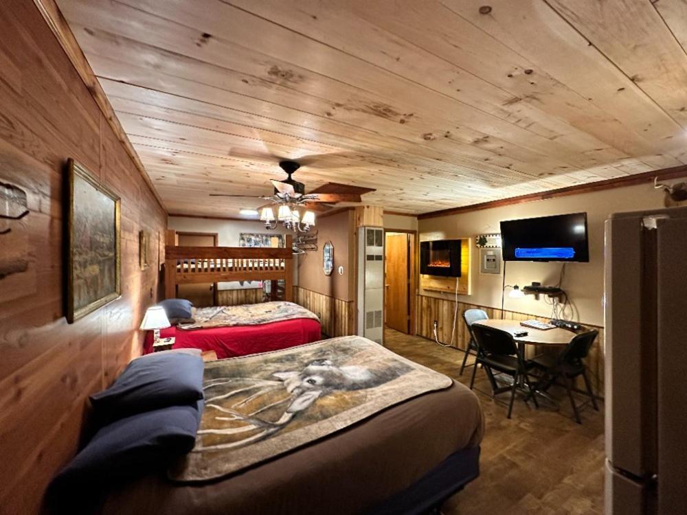 Best Bear Lodge & Campground Irons Екстер'єр фото