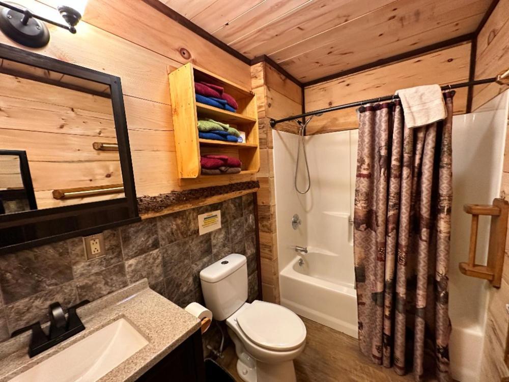 Best Bear Lodge & Campground Irons Екстер'єр фото