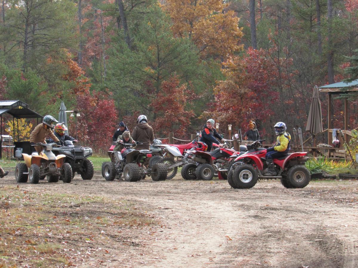 Best Bear Lodge & Campground Irons Екстер'єр фото