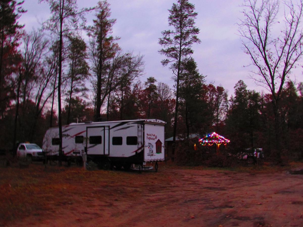 Best Bear Lodge & Campground Irons Екстер'єр фото