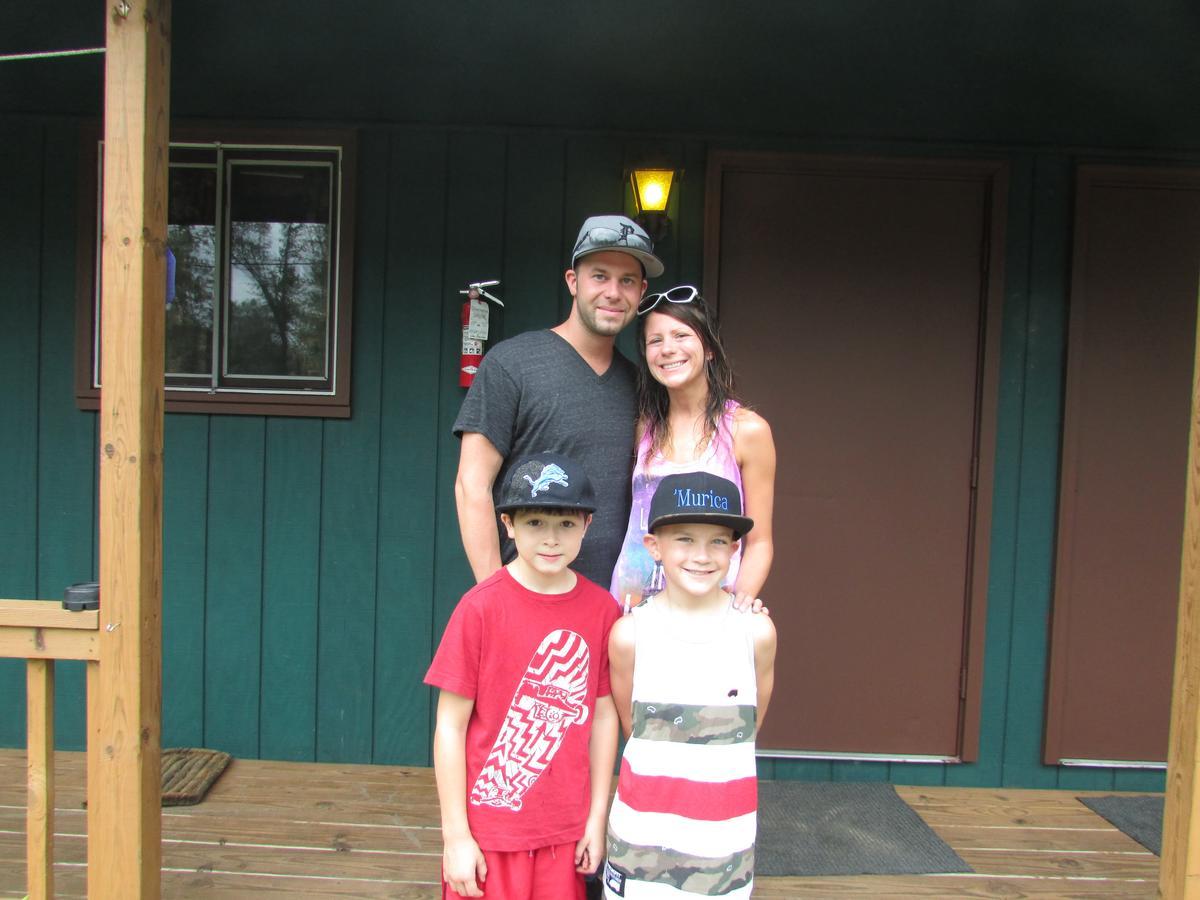 Best Bear Lodge & Campground Irons Екстер'єр фото