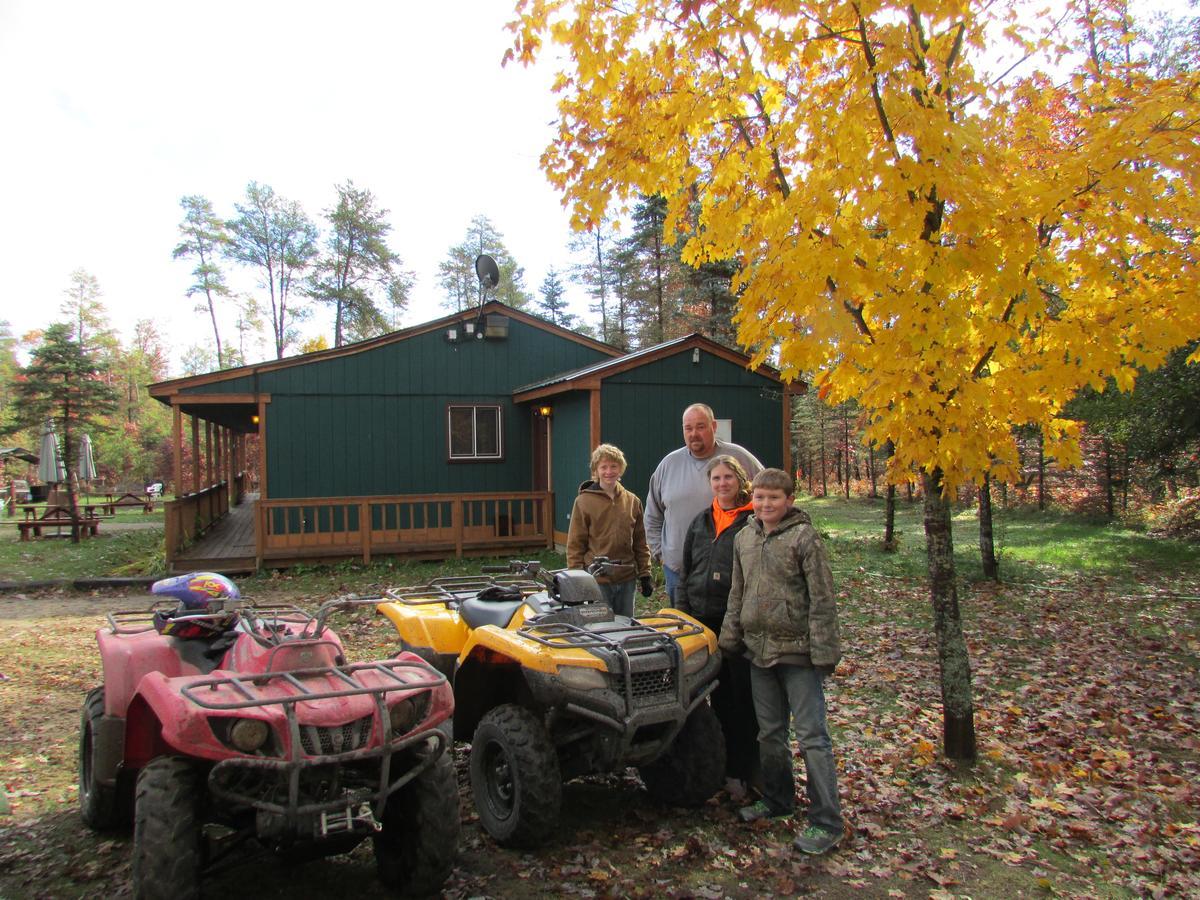 Best Bear Lodge & Campground Irons Екстер'єр фото