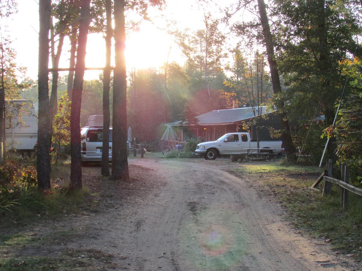 Best Bear Lodge & Campground Irons Екстер'єр фото