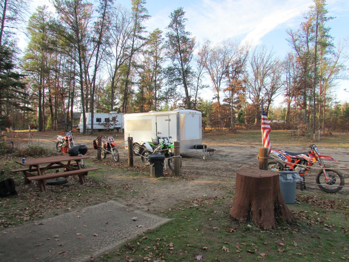 Best Bear Lodge & Campground Irons Екстер'єр фото