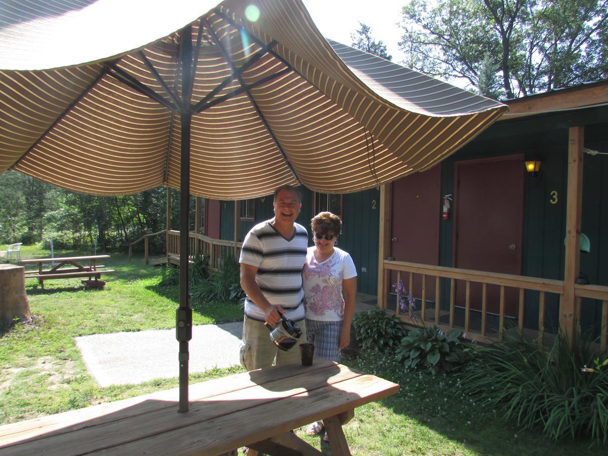 Best Bear Lodge & Campground Irons Екстер'єр фото