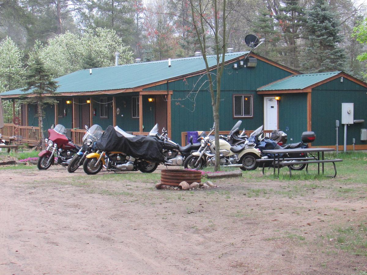 Best Bear Lodge & Campground Irons Екстер'єр фото