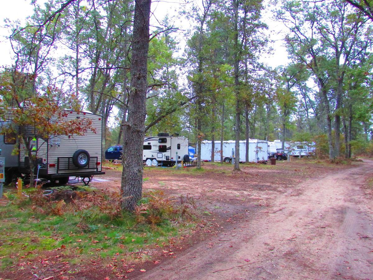 Best Bear Lodge & Campground Irons Екстер'єр фото
